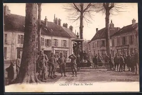 AK Crouy, Place du Marché avec soldats et bâtiments en arrière-plan