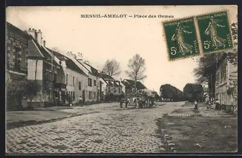 AK Mesnil-Amelot, Place des Ormes avec maisons et rue pavée