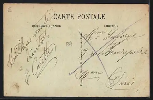 AK Mesnil-Amelot, Place des Ormes avec maisons et rue pavée