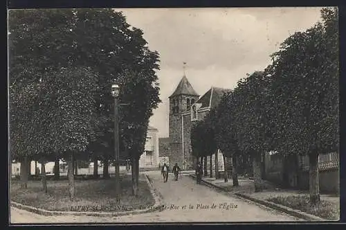 AK Livry-sur-Seine, Rue et la Place de l`Église