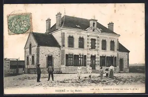 AK Hermé, La Mairie et habitants devant le bâtiment municipal