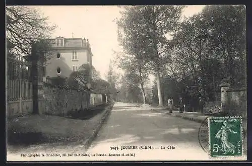 AK Jouarre, La Côte avec maison et route bordée d`arbres