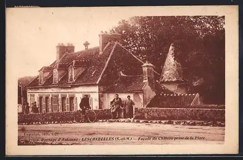 AK Lescherolles, Facade du Château prise de la Place