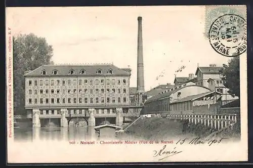 AK Noisiel, Chocolaterie Menier (Vue de la Marne)