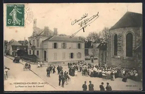 AK Ferrières-en-Brie, La Place un jour de concert