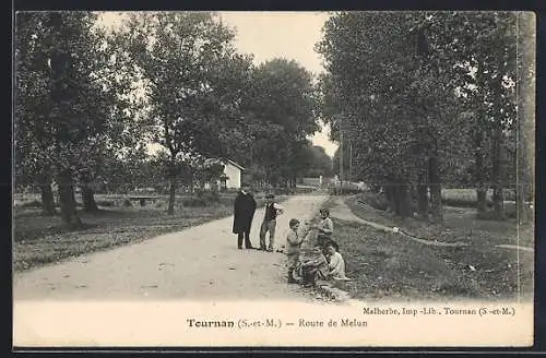 AK Tournan, Route de Melun avec enfants jouant au bord du chemin