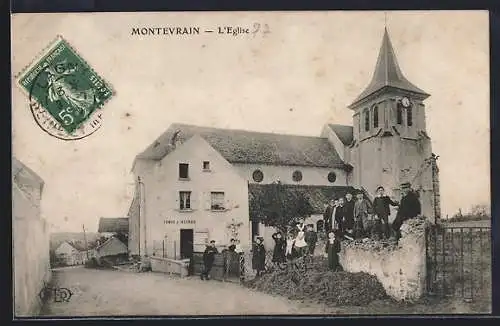 AK Montévrain, L`église et les villageois devant l`église