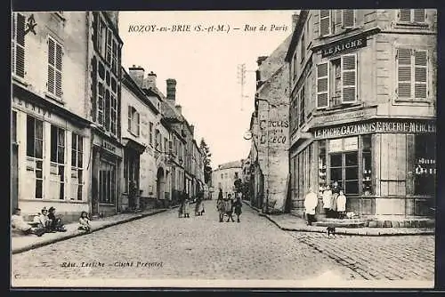 AK Rozoy-en-Brie, Rue de Paris avec commerces et passants