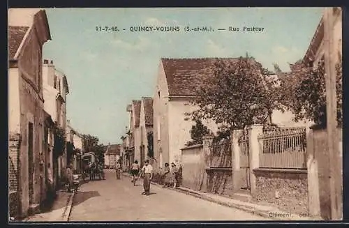 AK Quincy-Voisins, Rue Pasteur animée avec des habitants et des charrettes