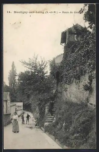 AK Montigny-sur-Loing, Route de Grez et maison perchée sur la colline