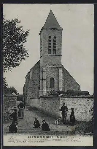 AK La Chapelle-la-Reine, L`Église et habitants devant l`église