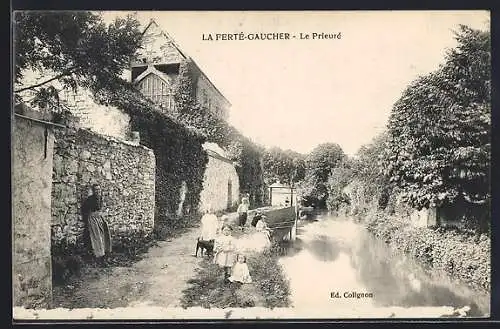 AK La Ferté-Gaucher, Le Prieuré au bord de la rivière