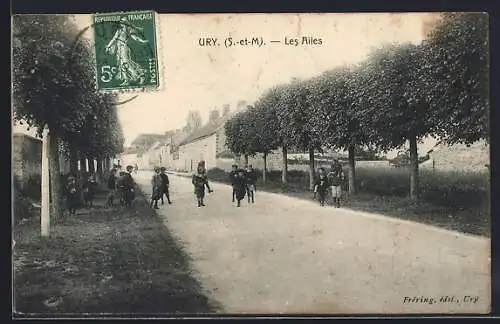 AK Ury, Les Riles avec enfants à cheval sur une route bordée d`arbres