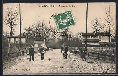 AK Villeparisis, Avenue de la Gare avec passants et vélos en hiver