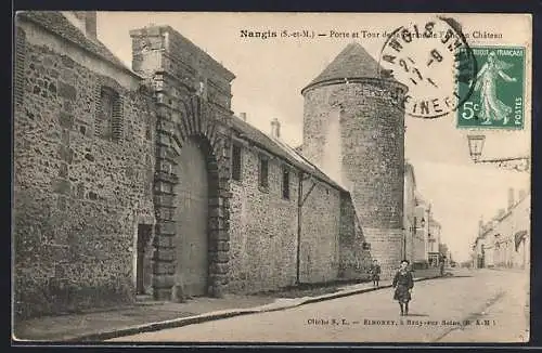 AK Nangis, Porte et Tour de l`Ancien Château