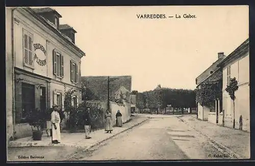 AK Varreddes, La Gabot, Rue principale avec boucherie et passants