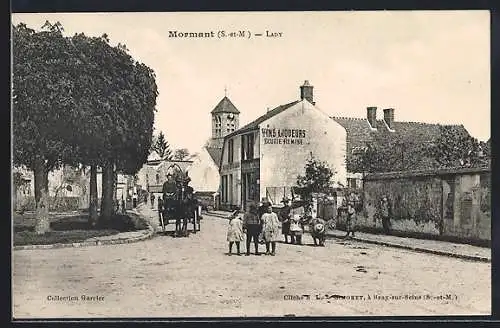 AK Mormant, Scène de rue avec enfants et calèche près de l`église