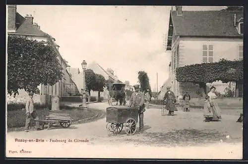 AK Rozoy-en-Brie, Faubourg de Gironde avec habitants et charrette