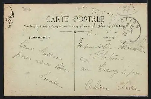 AK Boissise-la-Bertrand, Maison Pommier et habitants devant l`épicerie