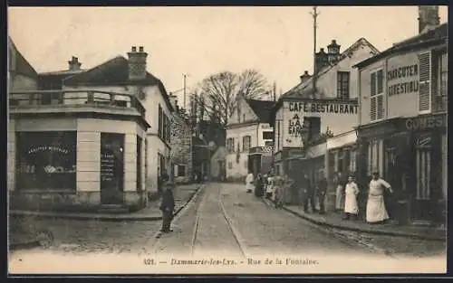 AK Dammarie-les-Lys, Rue de la Fontaine avec commerces et passants