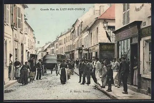 AK Lizy-sur-Ourcq, Animation dans la Grande Rue avec magasins et passants