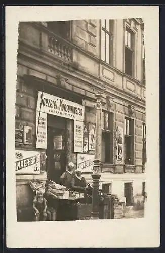 Foto-AK Spezerei und Konsumwaren Franz Hutmann, Emailleschilder-Reklame für Anker-Brot