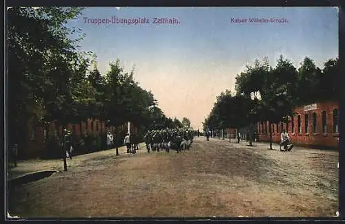 AK Zeithain, Truppen-Übungsplatz, Soldaten auf der Kaiser Wilhelm-Strasse