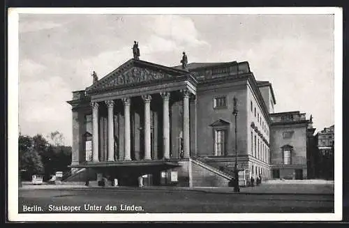 AK Berlin, Vor der Staatsoper Unter den Linden