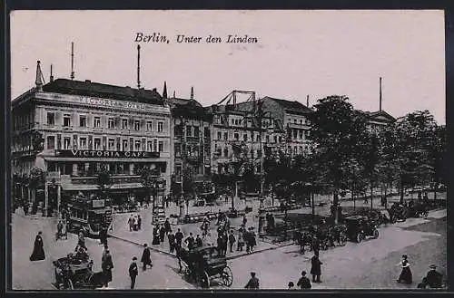 AK Berlin, Unter den Linden mit Victoria Café, Pferdekutschen