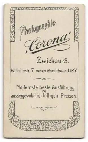 Fotografie Corona, Zwickau, Wilhelmstrasse 7, Porträt einer elegant gekleideten Frau