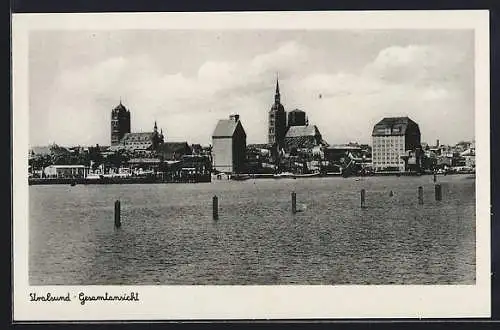 AK Stralsund, Ortsansicht vom Wasser aus