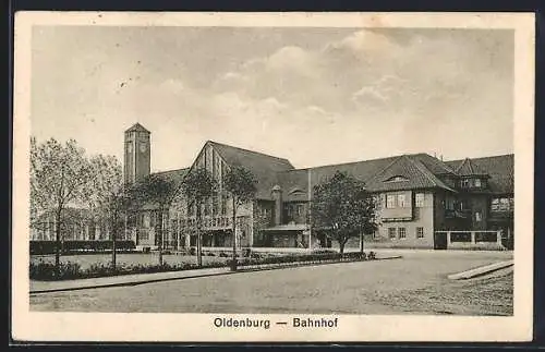 AK Oldenburg i. O., Bahnhof mit Strassenpartie