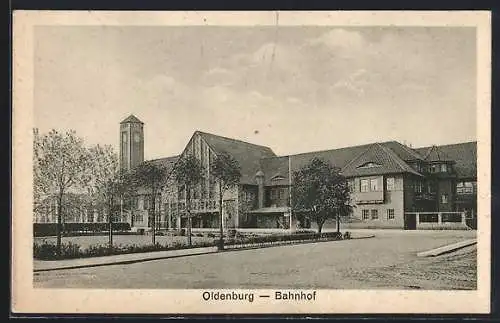 AK Oldenburg i. O., Bahnhof mit Strassenpartie