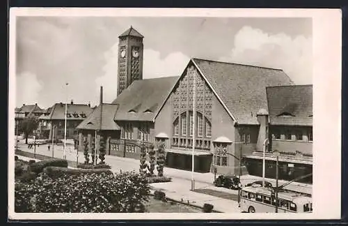 AK Oldenburg i. O., Bus und Autos vor dem Hauptbahnhof