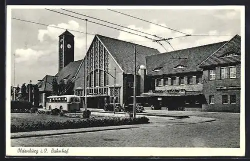 AK Oldenburg i. O., Bus und Autos am Bahnhof