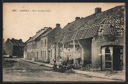 AK Aniche, Rue de Lorraine avec maisons en ruine