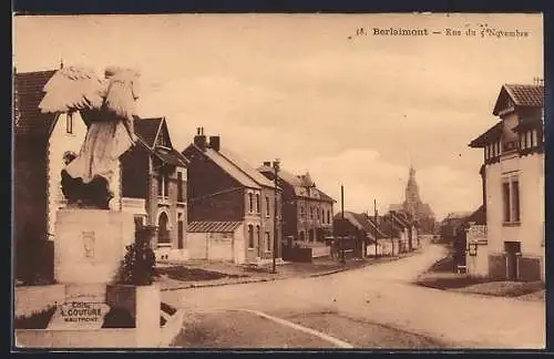 AK Berlaimont, Rue du 5 Novembre avec statue et vue sur l`église au loin