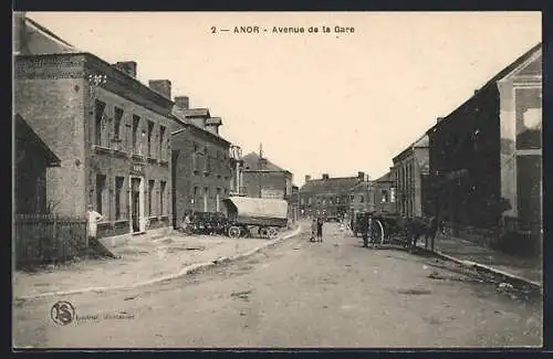 AK Anor, Avenue de la Gare avec charrettes et bâtiments en brique