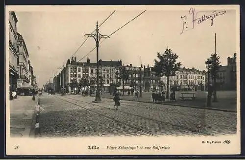 AK Lille, Place Sébastopol et rue Solférino avec tramway visible