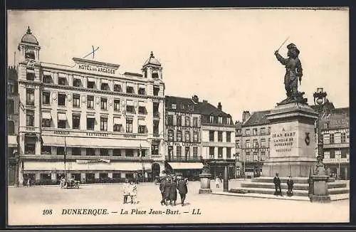 AK Dunkerque, La Place Jean-Bart avec la statue de Jean Bart et l`Hôtel des Arcades