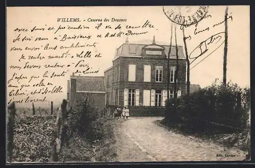 AK Willems, Caserne des Douanes avec chemin pavé et enfants devant le bâtiment