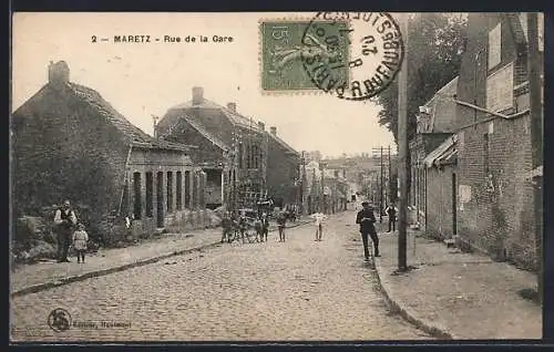 AK Maretz, Rue de la Gare avec habitants et charrette