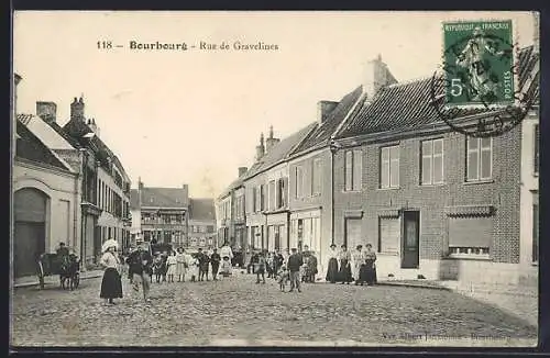 AK Bourbourg, Rue de Gravelines avec habitants et charrette