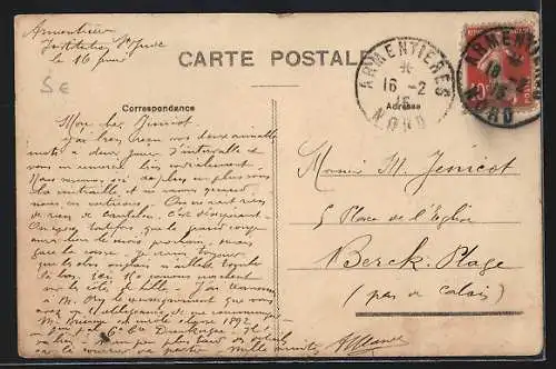 AK Armentières, Rue Nationale avec des passants et des bâtiments historiques