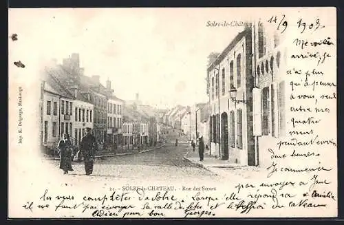 AK Solre-le-Château, Rue des Sœurs animée avec passants et bâtiments historiques