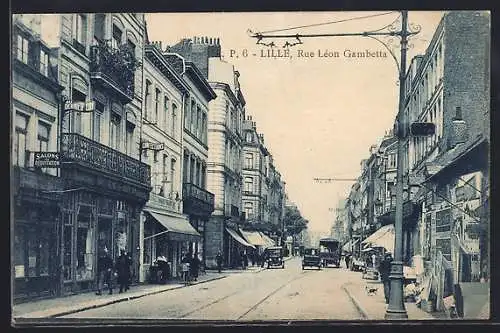 AK Lille, Rue Léon Gambetta avec boutiques et passants