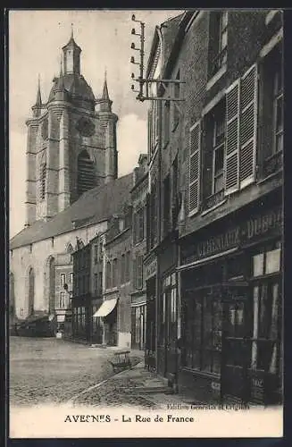 AK Avesnes, La Rue de France et l`église en arrière-plan