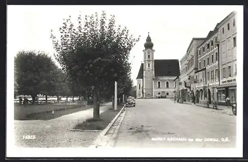 AK Markt Aschach a. d. Donau, Ortspartie mit Blick nach der Kirche