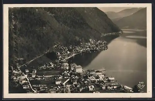 AK Hallstatt, Totalansicht am See vom Berg aus