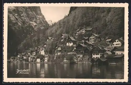 AK Hallstatt, Teilansicht vom See aus